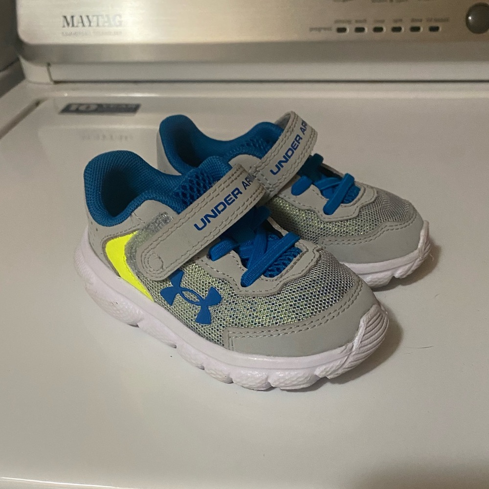 ToddlerUnder Armour shoes 5C